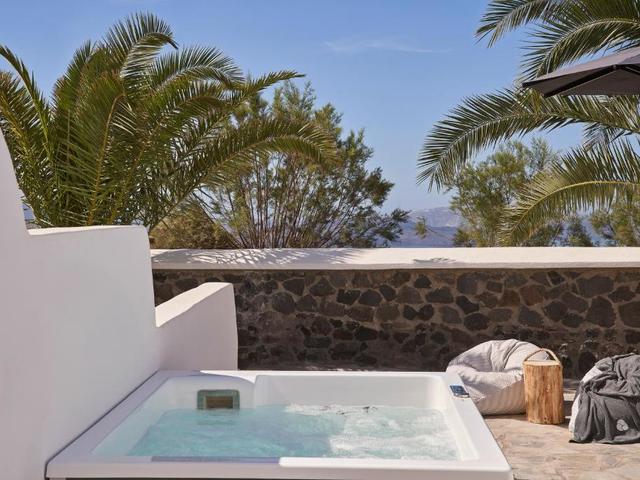 фото отеля Mr. and Mrs. White Santorini изображение №21