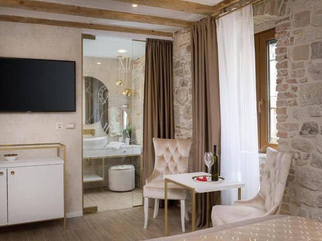 фотографии отеля Le Premier Luxury Rooms изображение №3