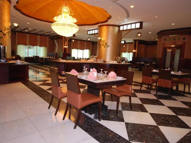 фото Al Bustan Tower Hotel Suites изображение №2
