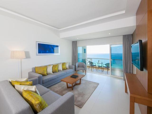 фото отеля Ramada by Wyndham Beach Hotel Ajman (ex. Landmark Suites Ajman; Coral Suites) изображение №45