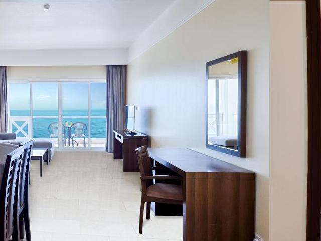 фото отеля Ramada by Wyndham Beach Hotel Ajman (ex. Landmark Suites Ajman; Coral Suites) изображение №21