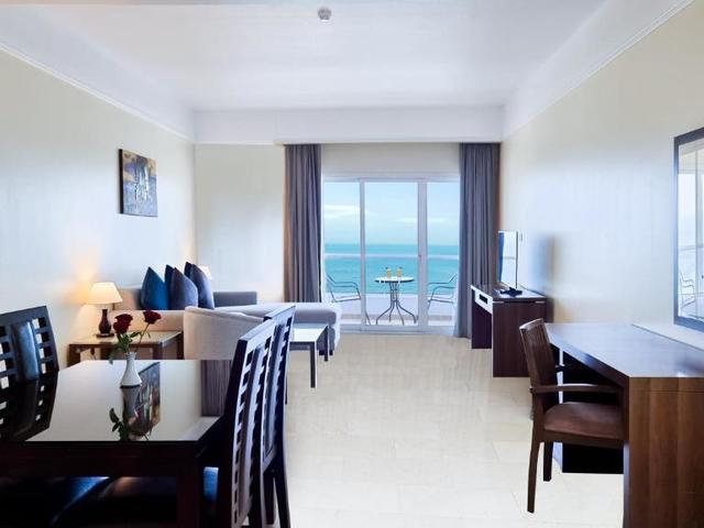 фотографии Ramada by Wyndham Beach Hotel Ajman (ex. Landmark Suites Ajman; Coral Suites) изображение №20