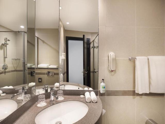 фото отеля Holiday Inn Express Dubai Airport изображение №37