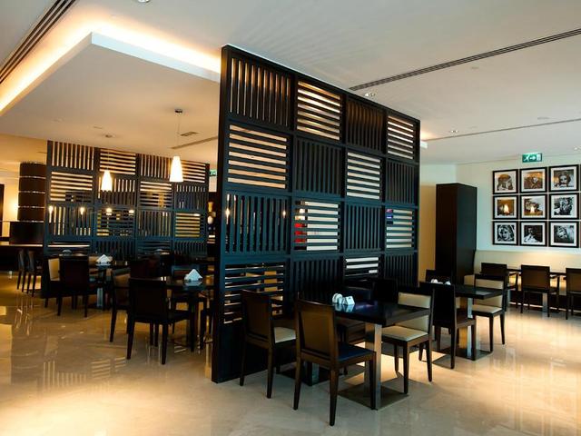 фото отеля Holiday Inn Express Dubai Airport изображение №49
