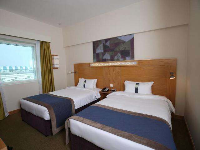 фото отеля Holiday Inn Express Dubai Airport изображение №25
