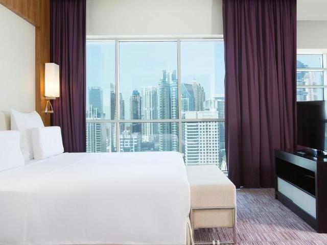 фото отеля Pullman Dubai Jumeirah Lakes Towers изображение №21