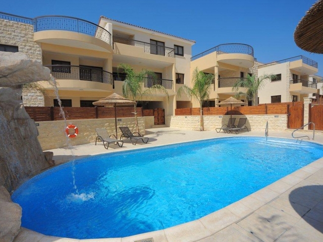 фото отеля 2 Bed Apartment Overlooking Pool In Residence Oasis (Двухкомнатная квартира с видом на бассейн в Oasis Residence) изображение №1