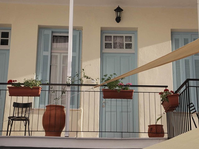 фото Live In Athens Thiseio Historic House изображение №18