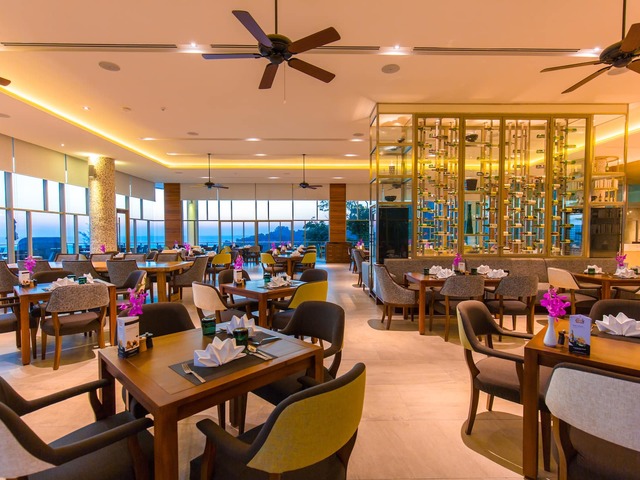 фото отеля Wyndham Grand Phuket Kalim Bay изображение №25