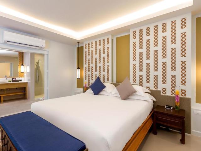 фото отеля Outrigger Surin Beach Resort (ex. Manathai Surin Phuket; Manathai Hotel & Resort) изображение №21