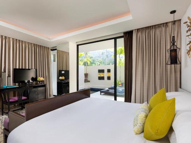 фото Outrigger Surin Beach Resort (ex. Manathai Surin Phuket; Manathai Hotel & Resort) изображение №2