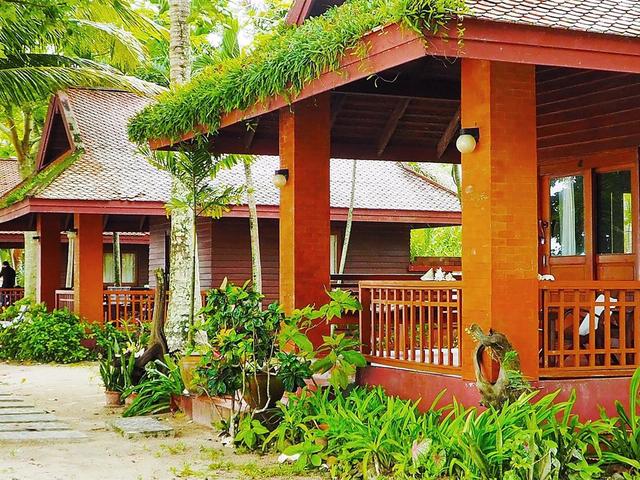 фото отеля Baan Mai Beachfront Lone Island Resort (ex. Baan Mai Cottages & Restaurant) изображение №21