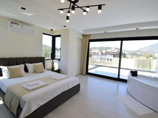 фото отеля La Villa Marbella (ex. Luxury 4-bed Villa With Private Pool and Jacuzzi) изображение №33