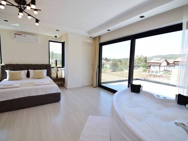 фотографии La Villa Marbella (ex. Luxury 4-bed Villa With Private Pool and Jacuzzi) изображение №32