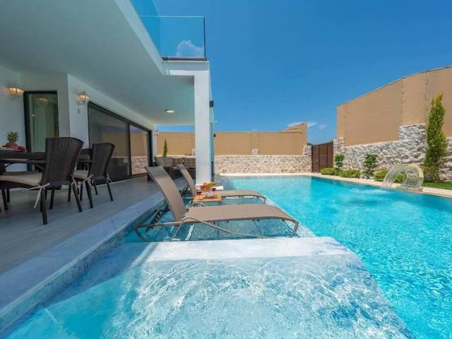 фотографии La Villa Marbella (ex. Luxury 4-bed Villa With Private Pool and Jacuzzi) изображение №24