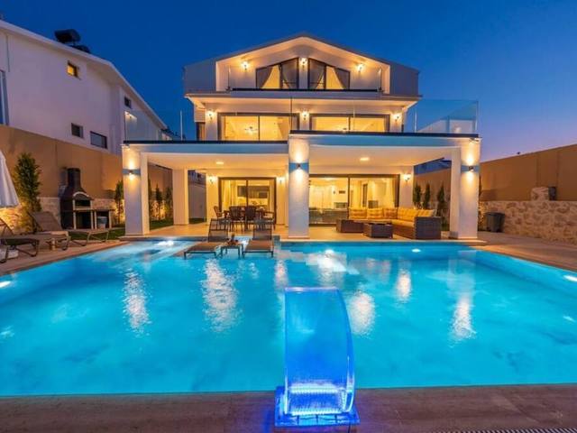 фото La Villa Marbella (ex. Luxury 4-bed Villa With Private Pool and Jacuzzi) изображение №18