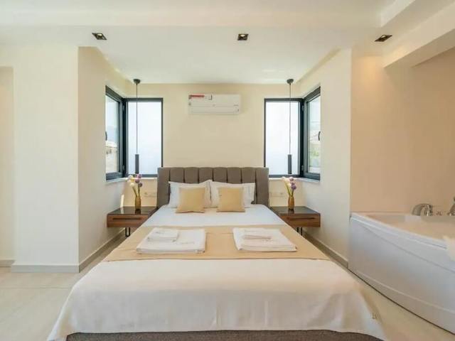 фотографии La Villa Marbella (ex. Luxury 4-bed Villa With Private Pool and Jacuzzi) изображение №16