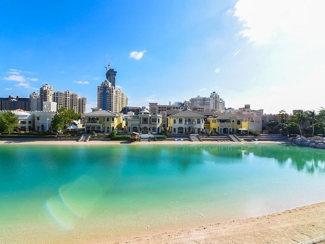 фото отеля Palm Jumeirah Garden Beach Front Home изображение №5