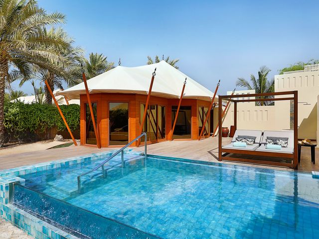 фото отеля The Ritz-Carlton Ras Al Khaimah, Al Hamra Beach (ex. Banyan Tree Ras Al Khaimah Beach) изображение №1