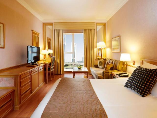 фото Millennium Plaza Downtown Suites (ex. Crowne Plaza Dubai Apartments) изображение №6