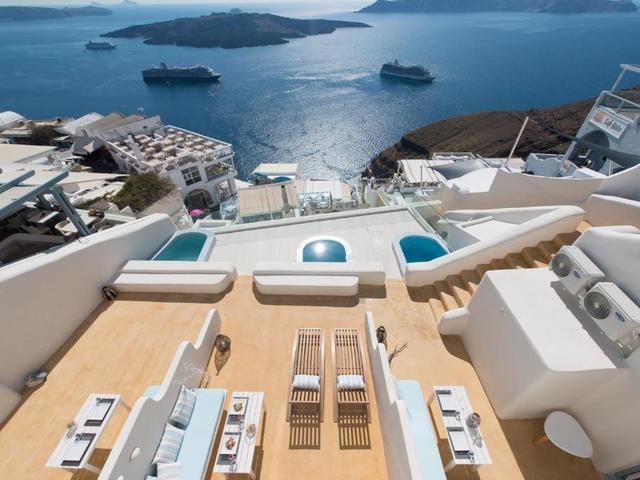 фото отеля On The Cliff Suites (ex. Santorini Royal Suites ; Caldera Cliff Suites) изображение №1