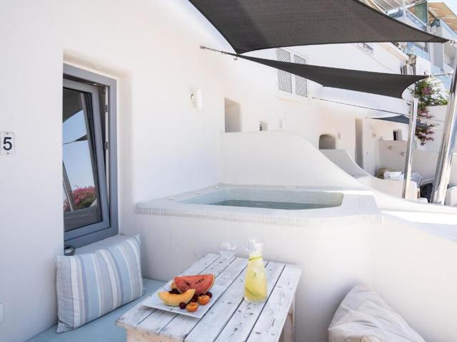 фото On The Cliff Suites (ex. Santorini Royal Suites ; Caldera Cliff Suites) изображение №14