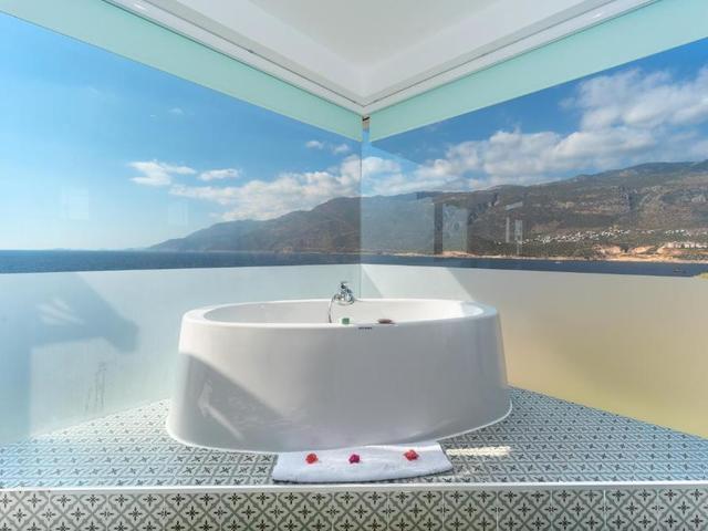 фото отеля Mandalina Luxury Suites изображение №9