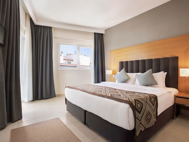 фото отеля Ramada Hotel & Suites by Wyndham изображение №17