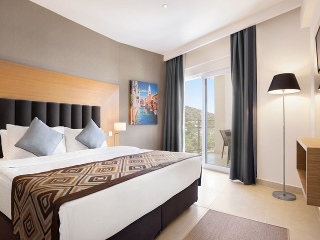 фото отеля Ramada Hotel & Suites by Wyndham изображение №13