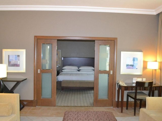 фотографии Sheraton Khalidiya (ex. Sheraton Suites Abu Dhabi; Sheraton Residence Abu Dhabi) изображение №8