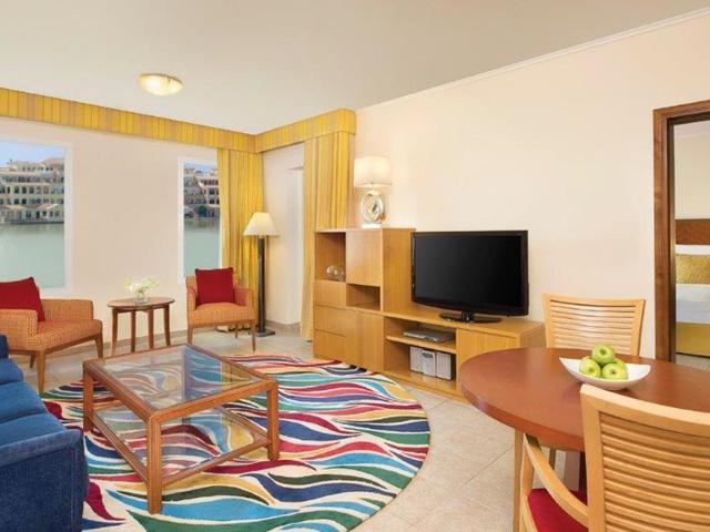 фотографии Copthorne Lakeview Hotel, Green Community (ex. Courtyard by Marriott Dubai, Green Community) изображение №32
