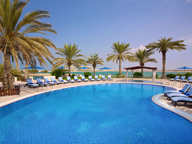 фото отеля Hilton Al Hamra Beach & Golf Resort (ех. Al Hamra Fort & Beach Resort) изображение №1