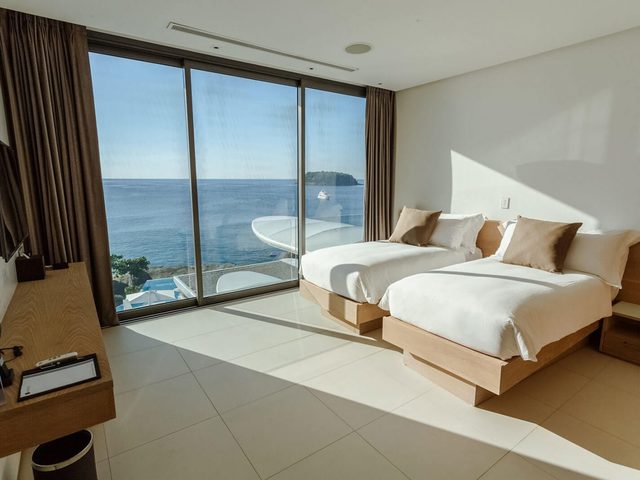 фото отеля Kata Rocks Resort & Residences изображение №9