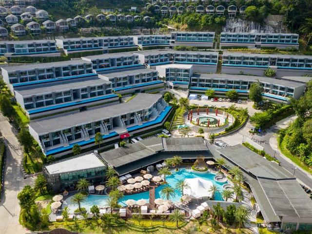 фото отеля Patong Bay Hill Resort & Spa изображение №1