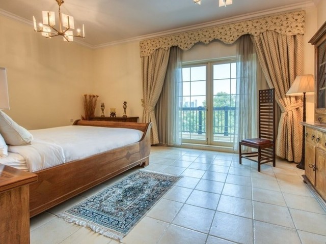 фото Beautiful Large 4 B/R Villa W/ Pool Jumeirah Island изображение №6