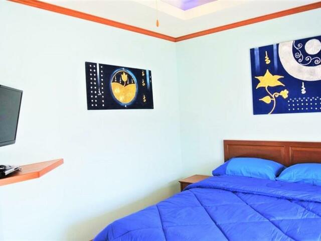фото 2 Bed Condo Baan Suan Lalana изображение №2