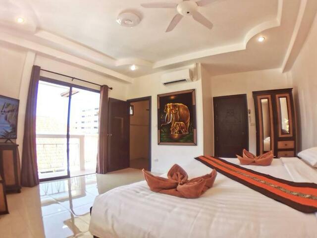 фото отеля Goldland Luxury Pool Villa Pattaya - 8 Bedrooms изображение №33