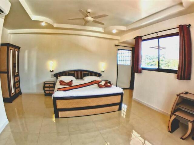 фото отеля Goldland Luxury Pool Villa Pattaya - 8 Bedrooms изображение №25