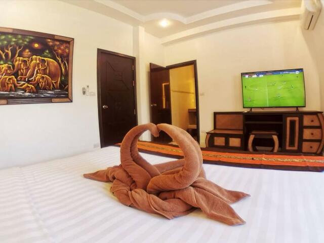фотографии отеля Goldland Luxury Pool Villa Pattaya - 8 Bedrooms изображение №19