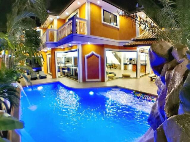 фото Goldland Luxury Pool Villa Pattaya - 8 Bedrooms изображение №6