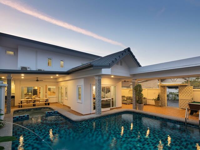 фото отеля Luxury Pool Villa 6BR изображение №1
