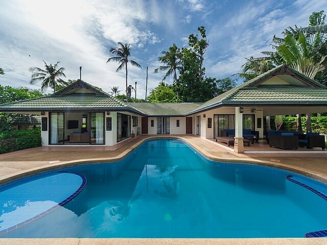 фото отеля Beach Front Villa On Samrong Bay изображение №1