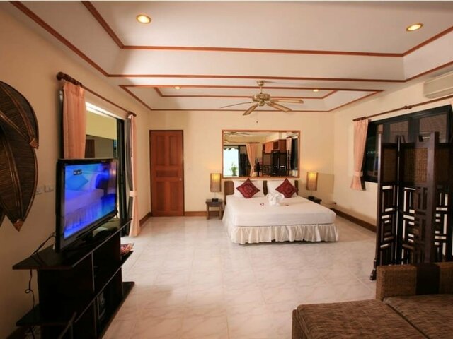 фото отеля Beach Front Villa On Samrong Bay изображение №5