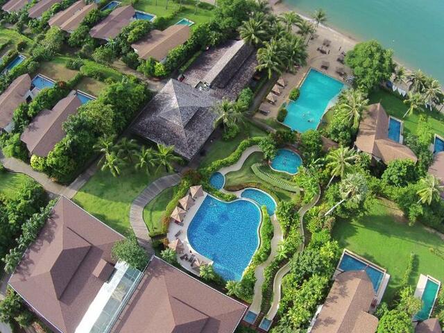 фото отеля The Nchantra Pool Suite Residences изображение №5