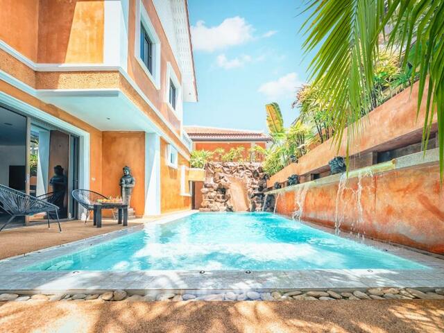 фото отеля Wowland Luxury Pool Villa Pattaya 6 Bedrooms изображение №1