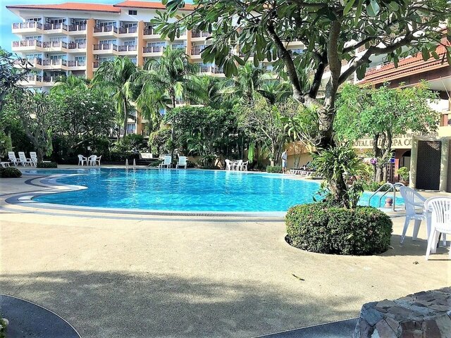 фото Royal Hill Resort Pattaya Corner Condo With Sea Pool Views изображение №6