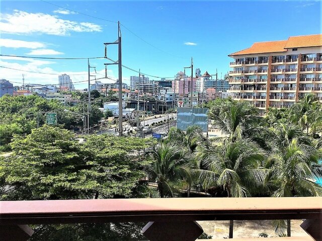 фото Royal Hill Resort Pattaya Corner Condo With Sea Pool Views изображение №2