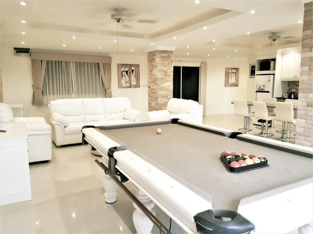 фото отеля Large Stylish 2 Bed Apartment With Pool Table In Pattaya изображение №13
