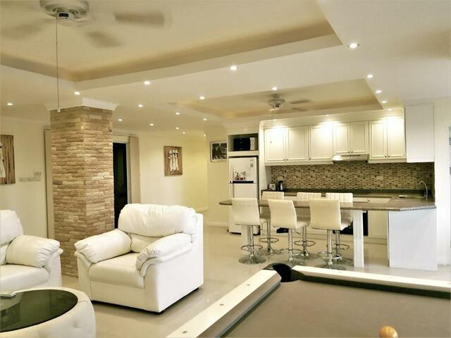 фото Large Stylish 2 Bed Apartment With Pool Table In Pattaya изображение №14