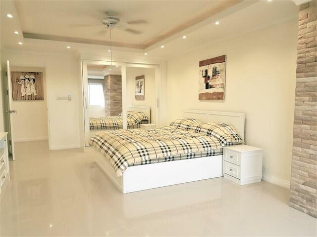 фотографии отеля Large Stylish 2 Bed Apartment With Pool Table In Pattaya изображение №19